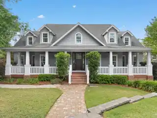 Distinctive Pool Home in Heritage Oaks