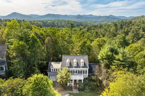 Convenient Luxury in a Scenic Setting