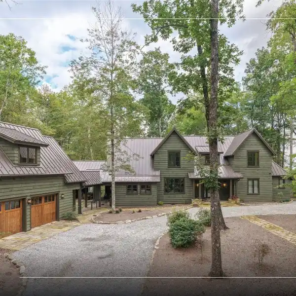 THOUGHTFULLY DESIGNED HOME IN CEDAR HILL