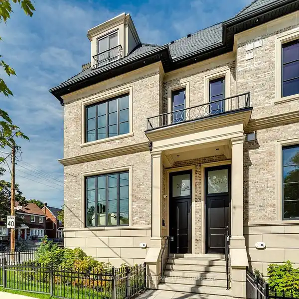 TIMELESS APPEAL IN THE BRIAR ON AVENUE