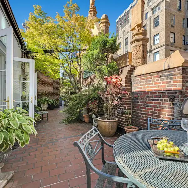 ART DECO PENTHOUSE WITH PANORAMIC MANHATTAN TERRACE