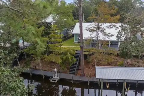 Experience the Beauty of Waterfront Living