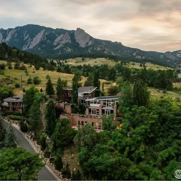 ONE-OF-ONE BOULDER ESTATE