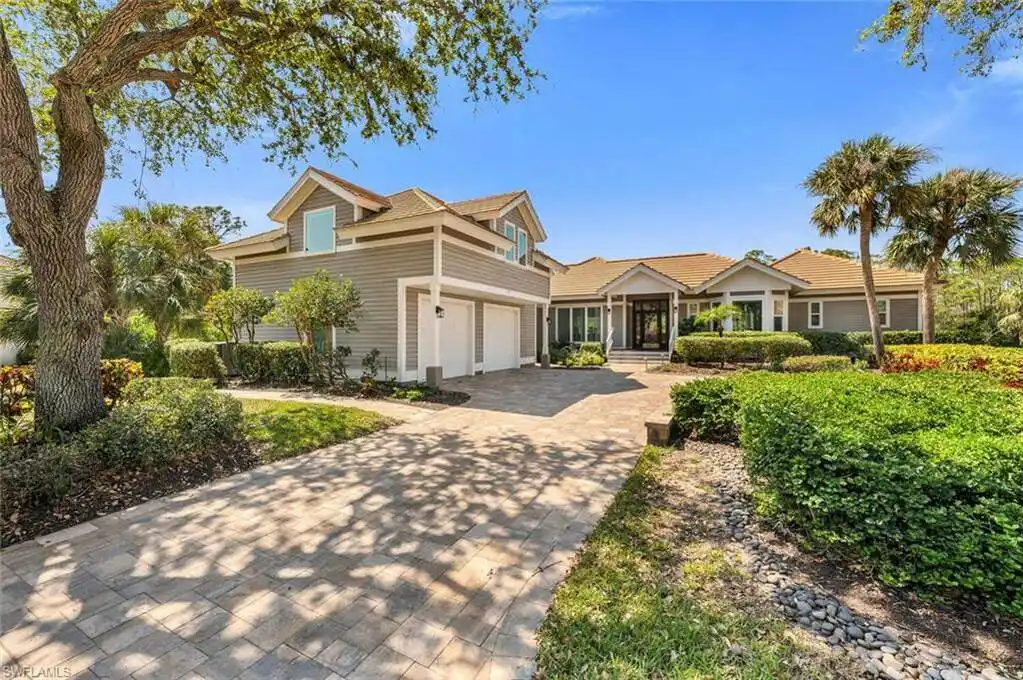 The Perfect Blend of Elegance and Privacy in Pelican Landing