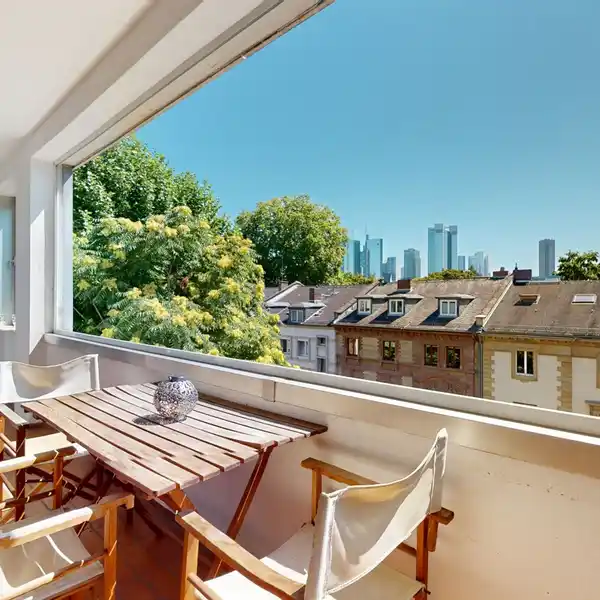 LIGHT-FLOODED APARTMENT IN SOUGHT-AFTER WESTEND