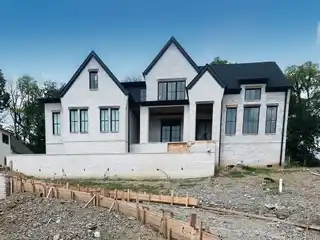 New Custom Luxury Home in Raintree
