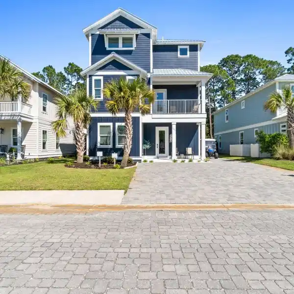 COASTAL LUXURY IN THE VILLAS OF FRANGISTA