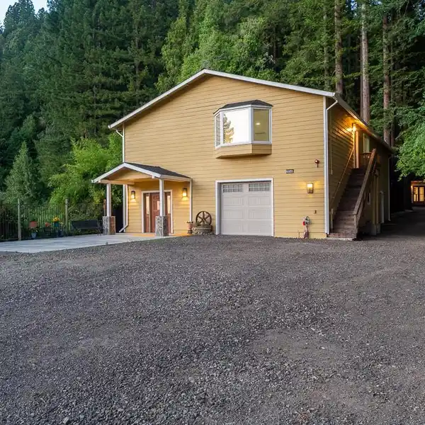 UNIQUE OPPORTUNITY IN ARMSTRONG VALLEY