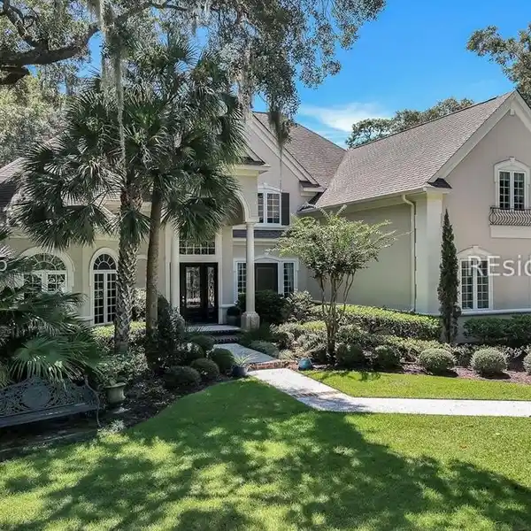 ESTATE-STYLE FEEL IN THE GOLF CLUB AT INDIGO RUN