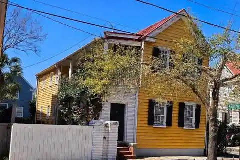 Versatile Six Bedroom Property