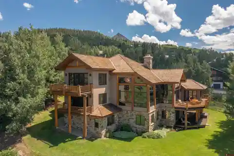 Peaceful Mountain Home in Gold Link