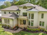 BEAUTIFUL CUSTOM-BUILT MYERS PARK HOME
