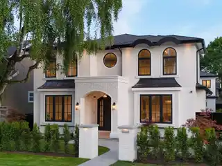 Extraordinary Residence in the Heights