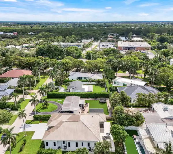 MODERN LUXURY WITH TIMELESS CRAFTSMANSHIP