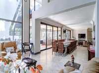 OPULENT RESIDENCE IN SILVER LAKES GOLF ESTATE