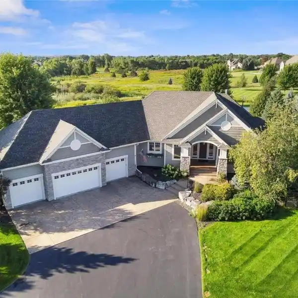 LUXURY RAMBLER WITH SALTWATER POOL AND SPORT COURT