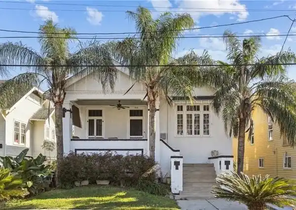 LOVINGLY MAINTAINED GEM IN THE HEART OF UPTOWN
