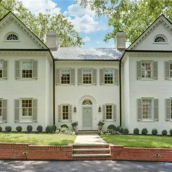 TIMELESS ELEGANCE WITH MODERN COMFORT