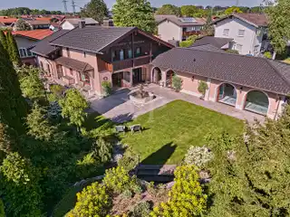 Architecturally Interesting Villa Estate in Impressively Designed Park
