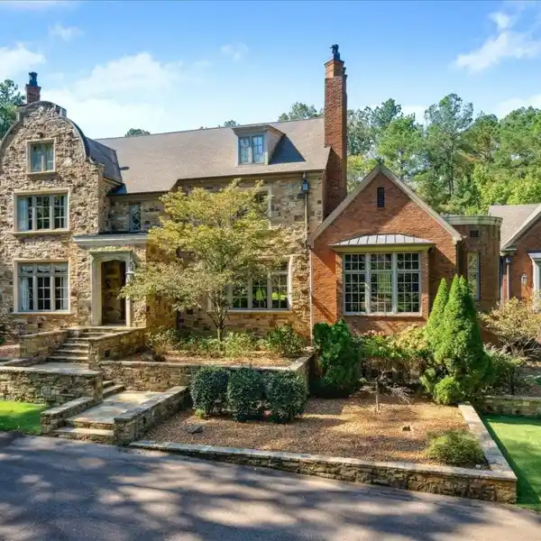 FOUR-ACRE PRIVATE ESTATE IN GATED PRESERVES OF NOTTING HILL