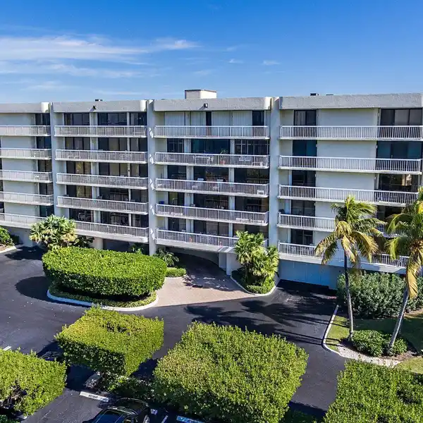 LUXURY CONDO WITH MILES OF BEACHFRONT VIEWS