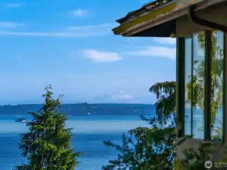 Private Retreat with Panoramic Island Views