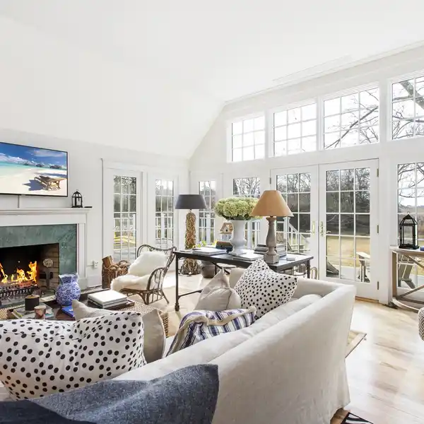 PRISTINE RECENTLY UPDATED RENTAL HOME