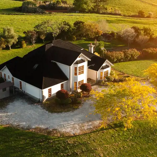 AMERICAN-STYLE LUXURY ON FOUR PRIVATE ACRES