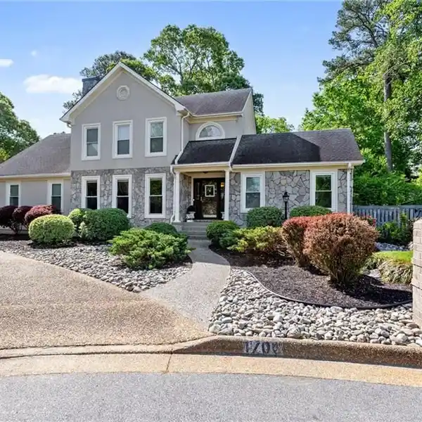 BEAUTIFULLY UPDATED HOME IN CHURCH POINT