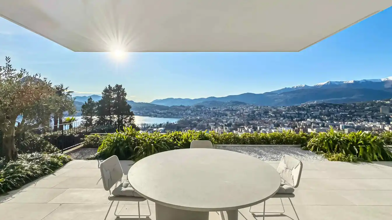 Contemporary Luxury Home with Commanding Views