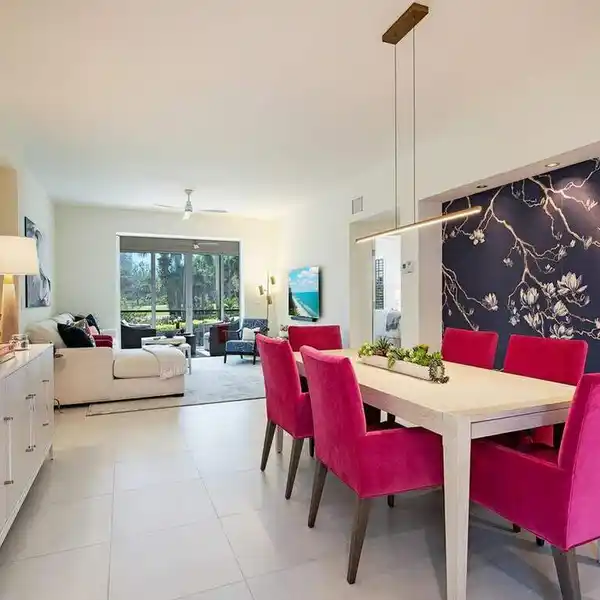 COMPLETELY RENOVATED CHIC COACH HOME