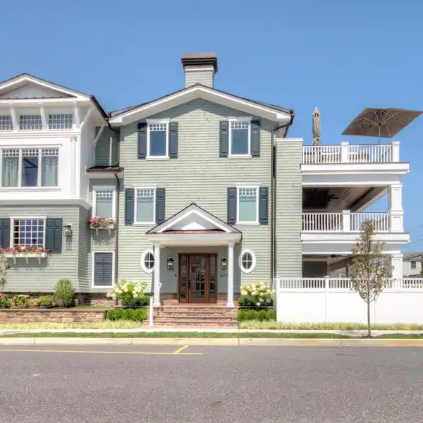 SOPHISTICATED BEACH HOUSE