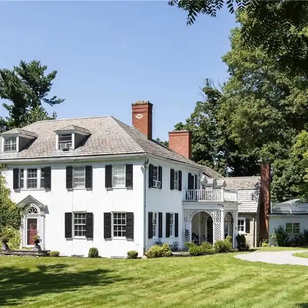 TIMELESS AND CLASSIC MANSION IN AURORA