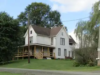Upgraded Farmhouse on Quiet Road