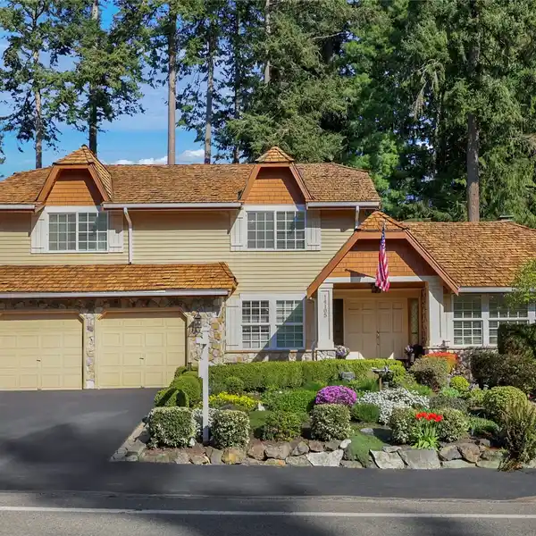 BRIGHT AND SPACIOUS HOME IN COVETED WOODSOUND