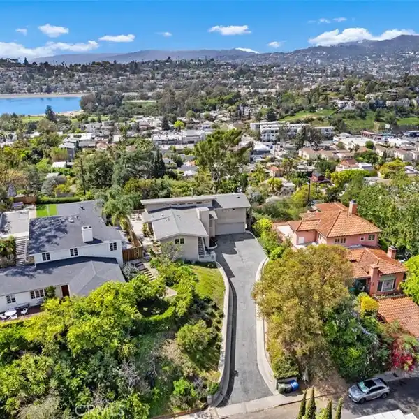 A RETREAT HIGH IN SILVER LAKE