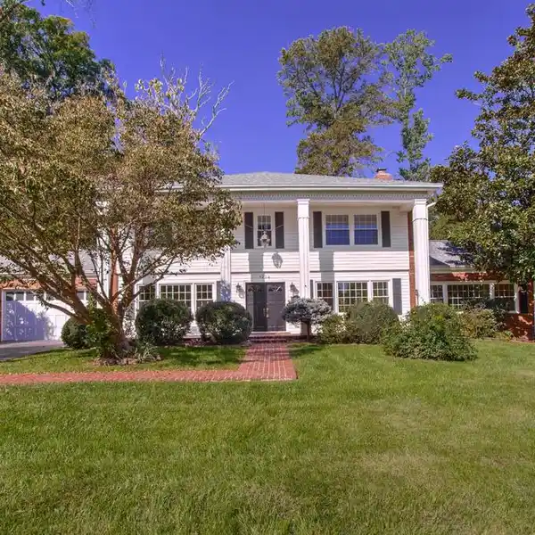DELIGHTFUL COLONIAL HOME IN THE VILLAMAY NEIGHBORHOOD