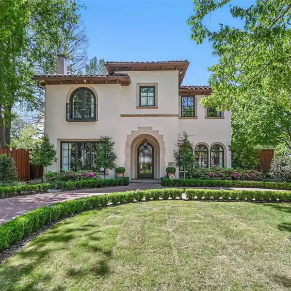 TIMELESS ELEGANCE WITH STATE-OF-THE-ART AMENITIES