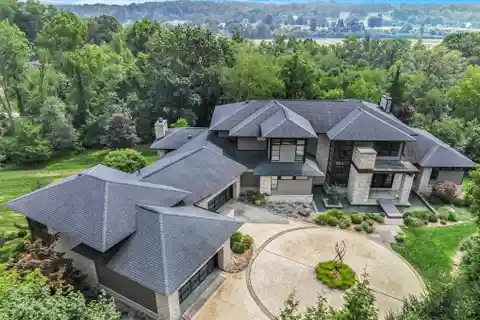 Incredible Frank Lloyd Wright-Inspired Home