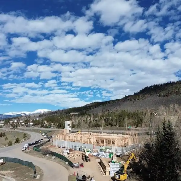 NEW RESIDENCES WITH HIGH END FINISHES AND AMENITIES