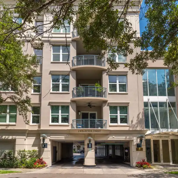 PRIVATE WATERFRONT LUXURY OVERLOOKING CHARLESTON HARBOR