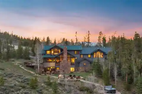 Exceptional Mountain Retreat on 3.7 Acres