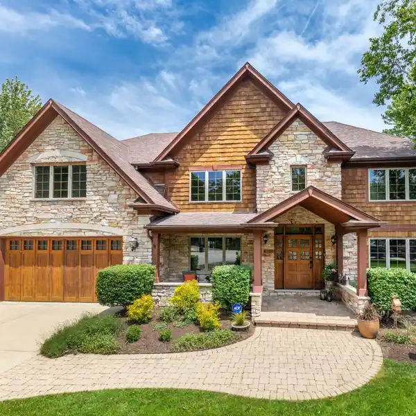 ELEGANT FAMILY LIVING STEPS FROM DOWNTOWN