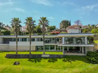 Fantastic Villa with Expansive Private Gardens