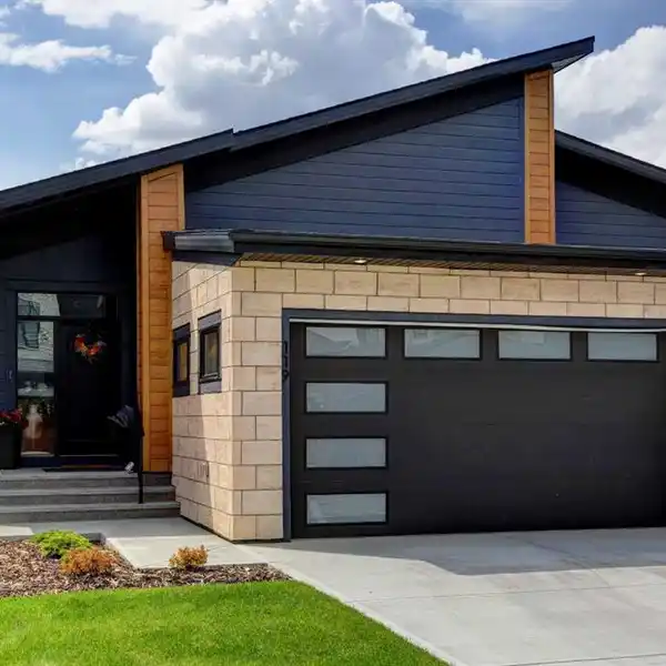 ENERGY-EFFICIENT HOME WITH TRANQUIL VIEWS