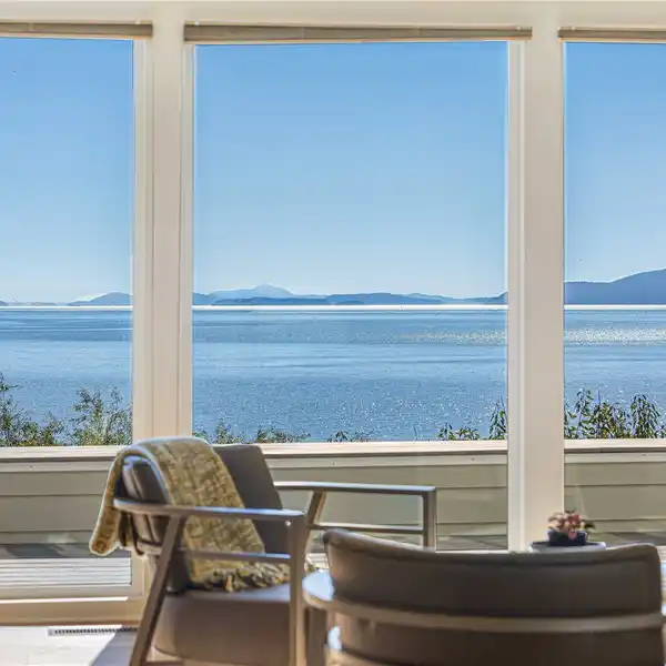 TRANQUIL AND RARE BEACHFRONT PROPERTY