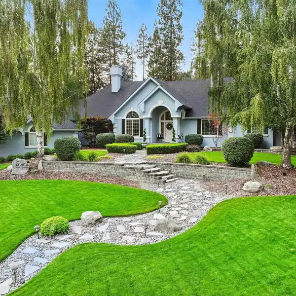 ELEGANT LIVING IN LEGACY HILLS