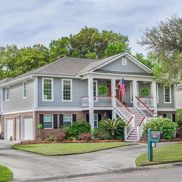 BEAUTIFULLY MAINTAINED HOME ON A GOLF COURSE LOT
