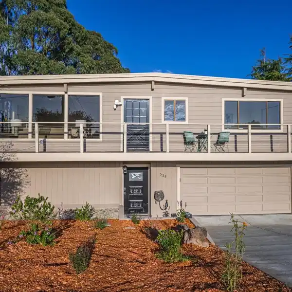 SERENE COASTAL LIVING WITH BEAUTIFUL LANDSCAPING