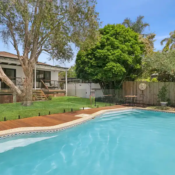 COASTAL FAMILY HAVEN WITH SUNLIT ENTERTAINER’S DECK